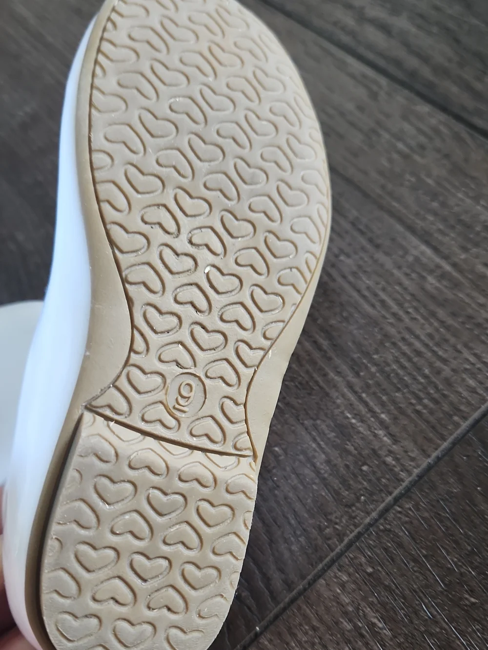 RACHEL SHOES- White w/ flowers. Size baby girl 9